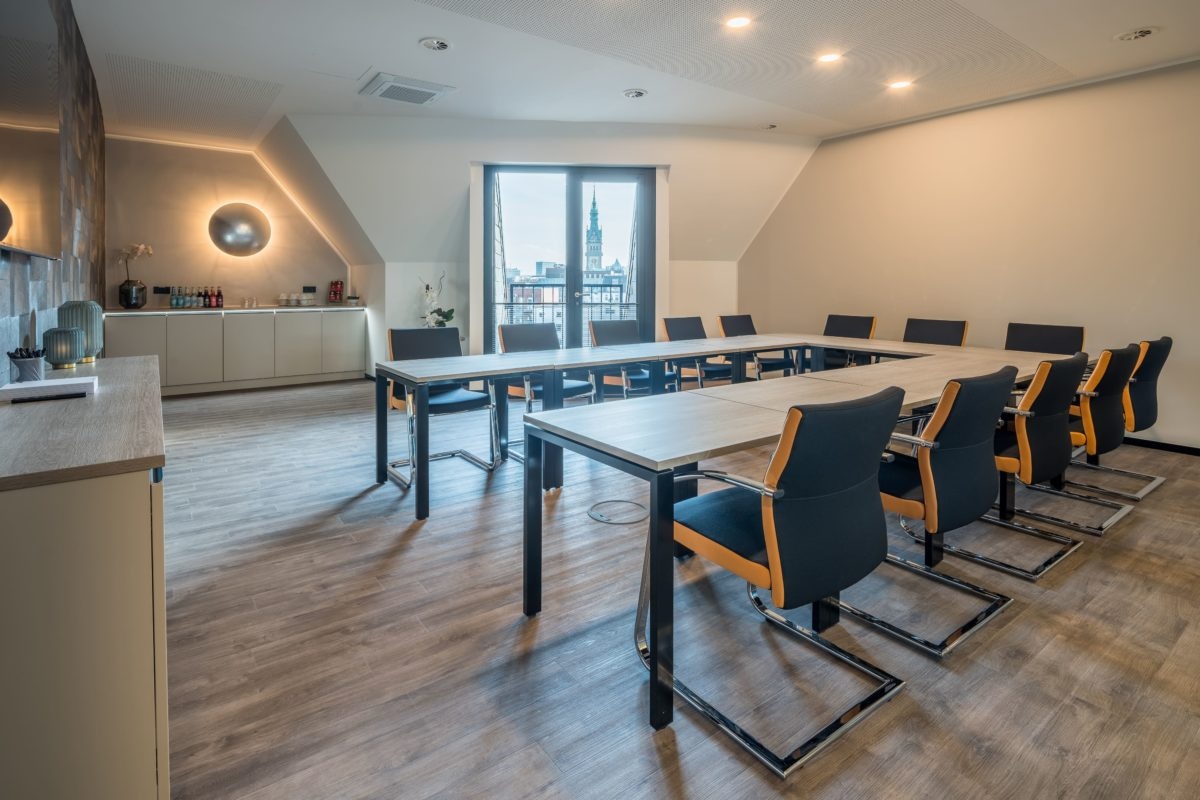 Conference room with a view of Hamburg city hall